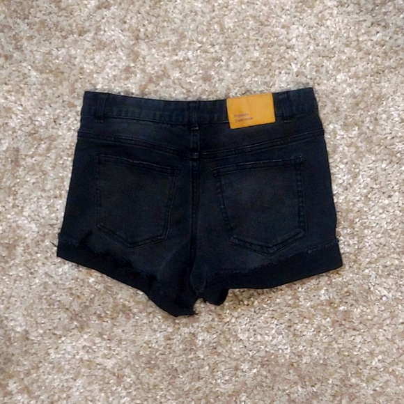 Shorts - Picture 3 of 3